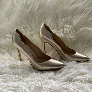 Carolinna Espinosa Gold Sumpter Pumps Size 9